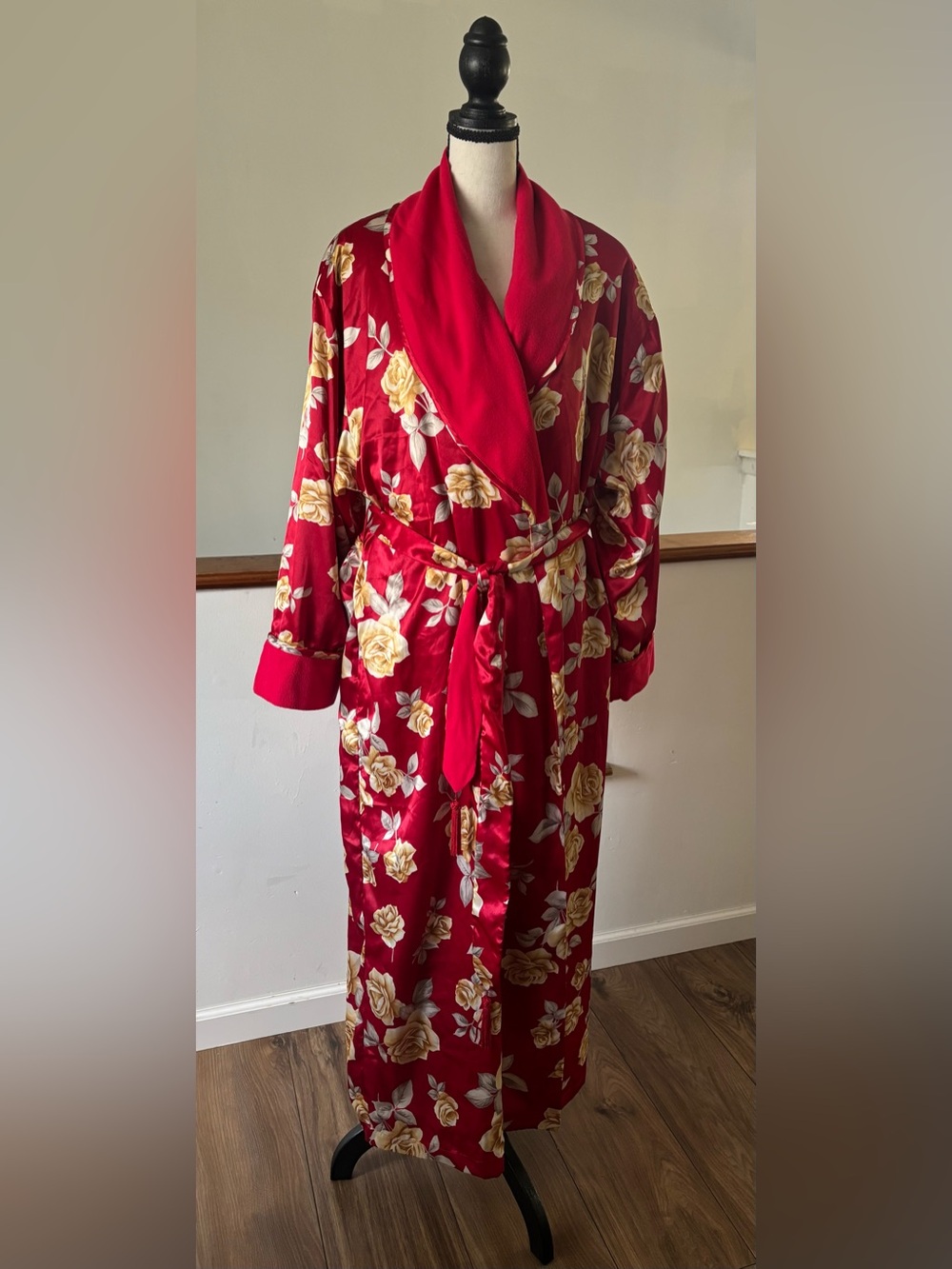 Victoria’s Secret Fleece Lined Floral Robe M/L